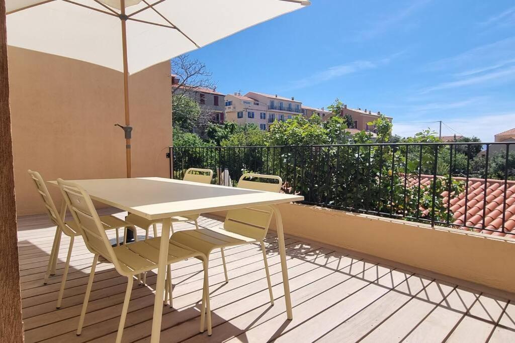 Appartement Au Centre Du Village Cargese Luaran gambar